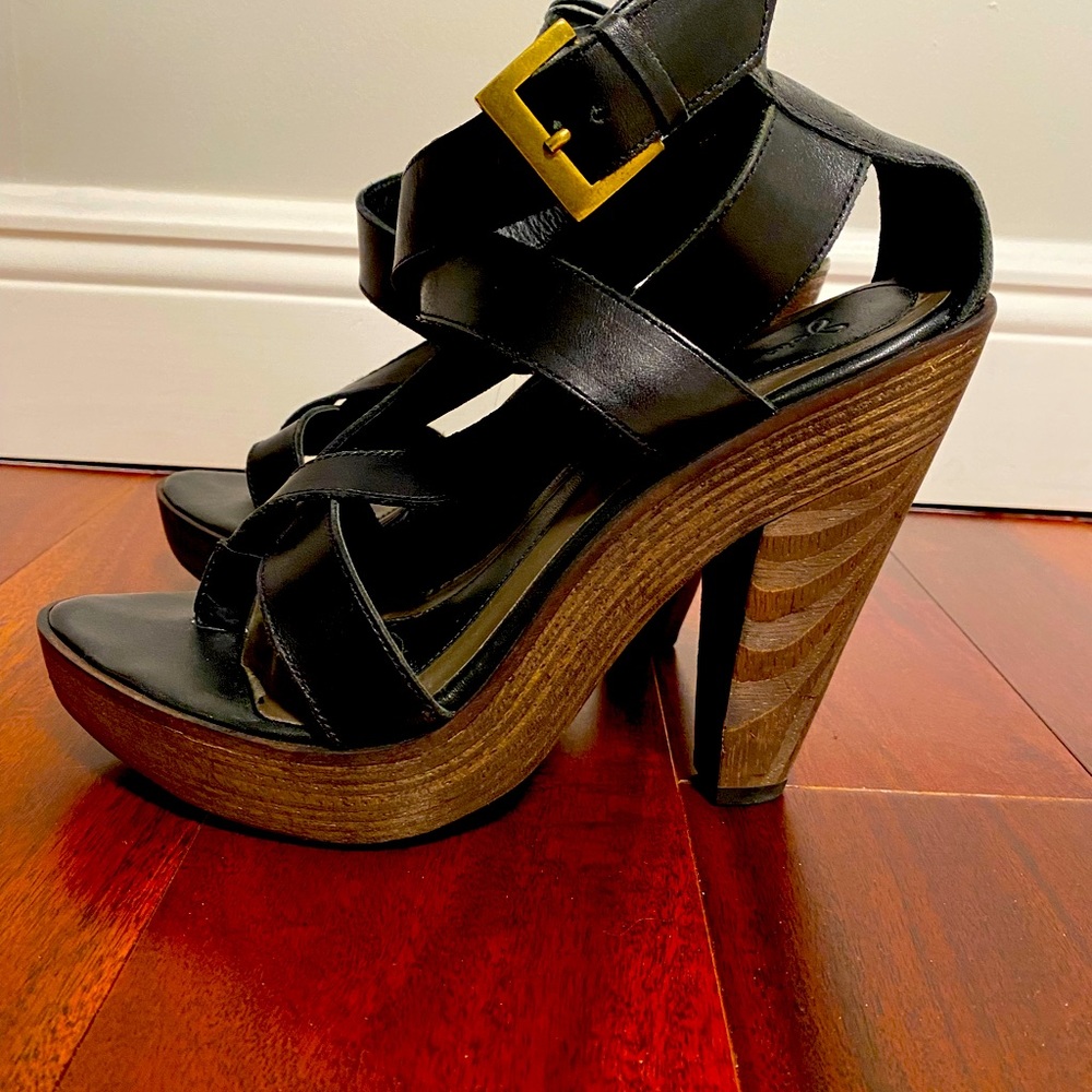 Joie heel sandals… Very good Condition.. wooden plataform - 39 size